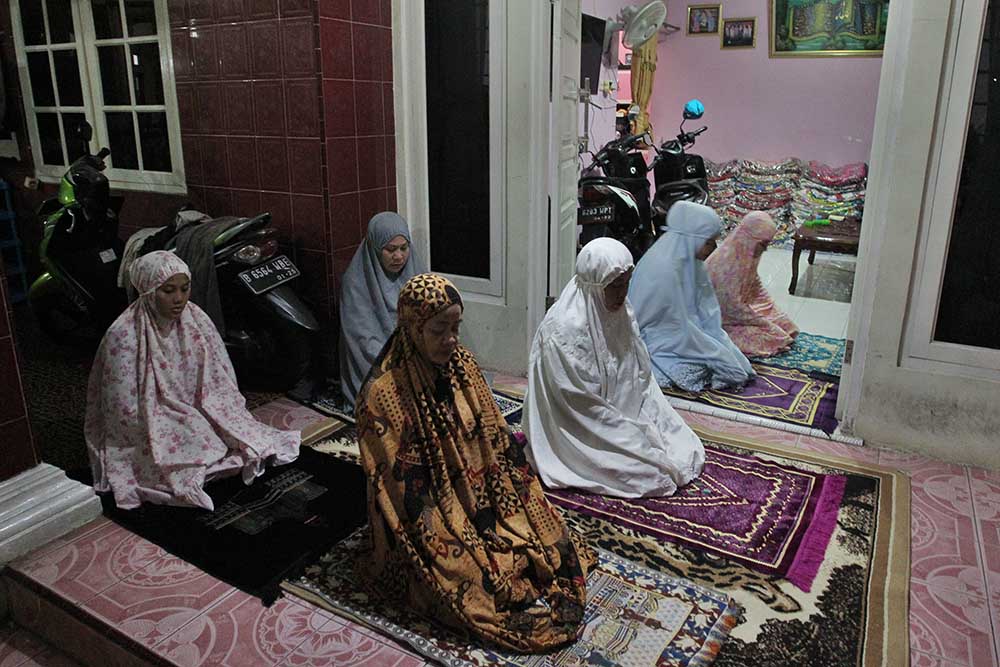 Salat Tarawih Berjamaah Berjarak