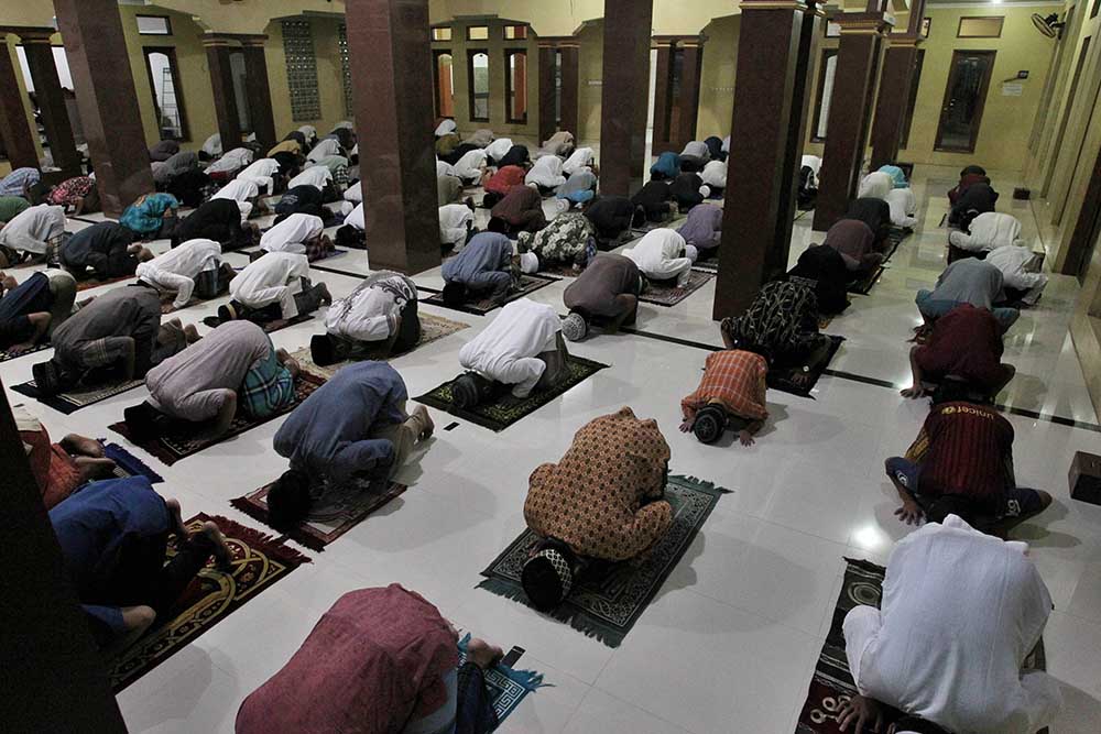 Salat Tarawih Berjamaah Berjarak