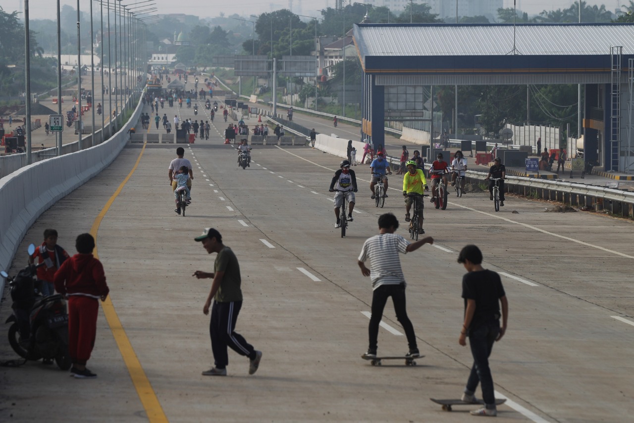 Berolahraga di Proyek Tol Cinere-Serpong