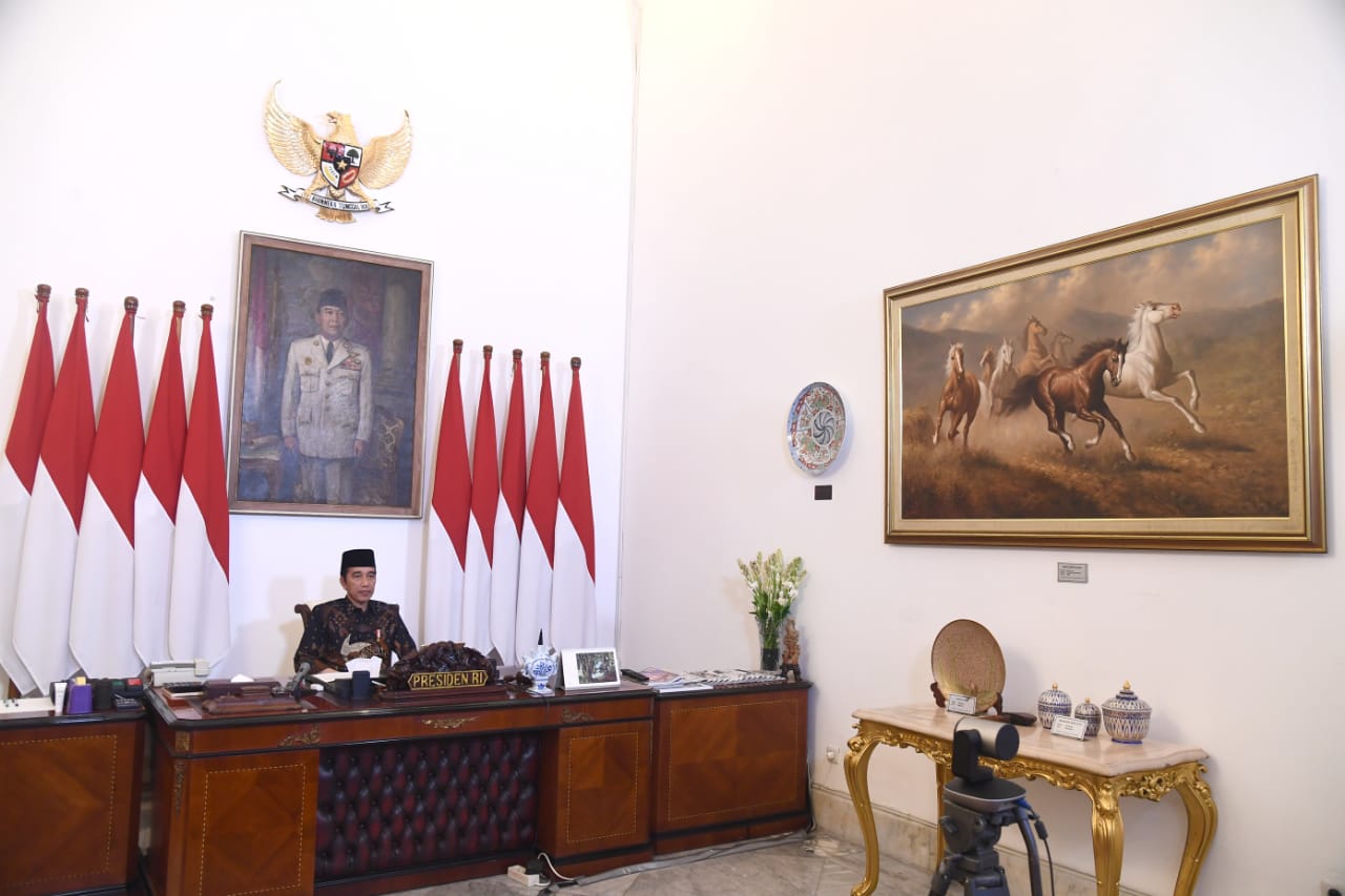 Presiden Jokowi Tunaikan Zakat