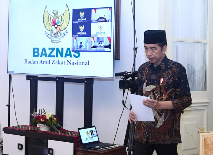 Presiden Jokowi Tunaikan Zakat