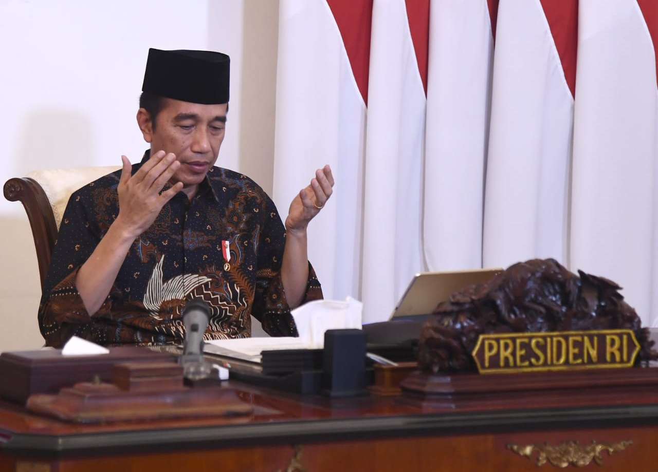 Presiden Jokowi Tunaikan Zakat