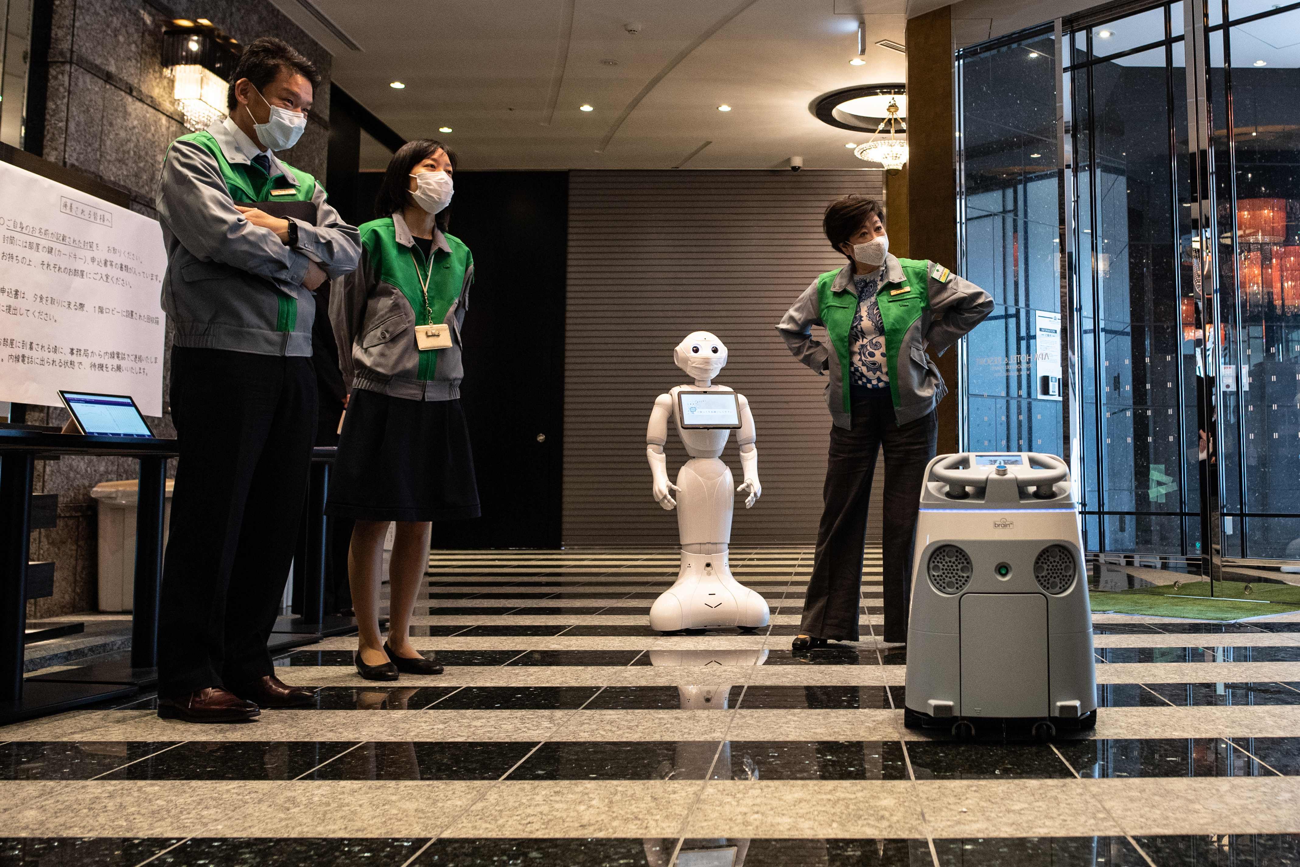 Robot Resepsionis dan Office Boy siap Sambut Pasien Covid-19
