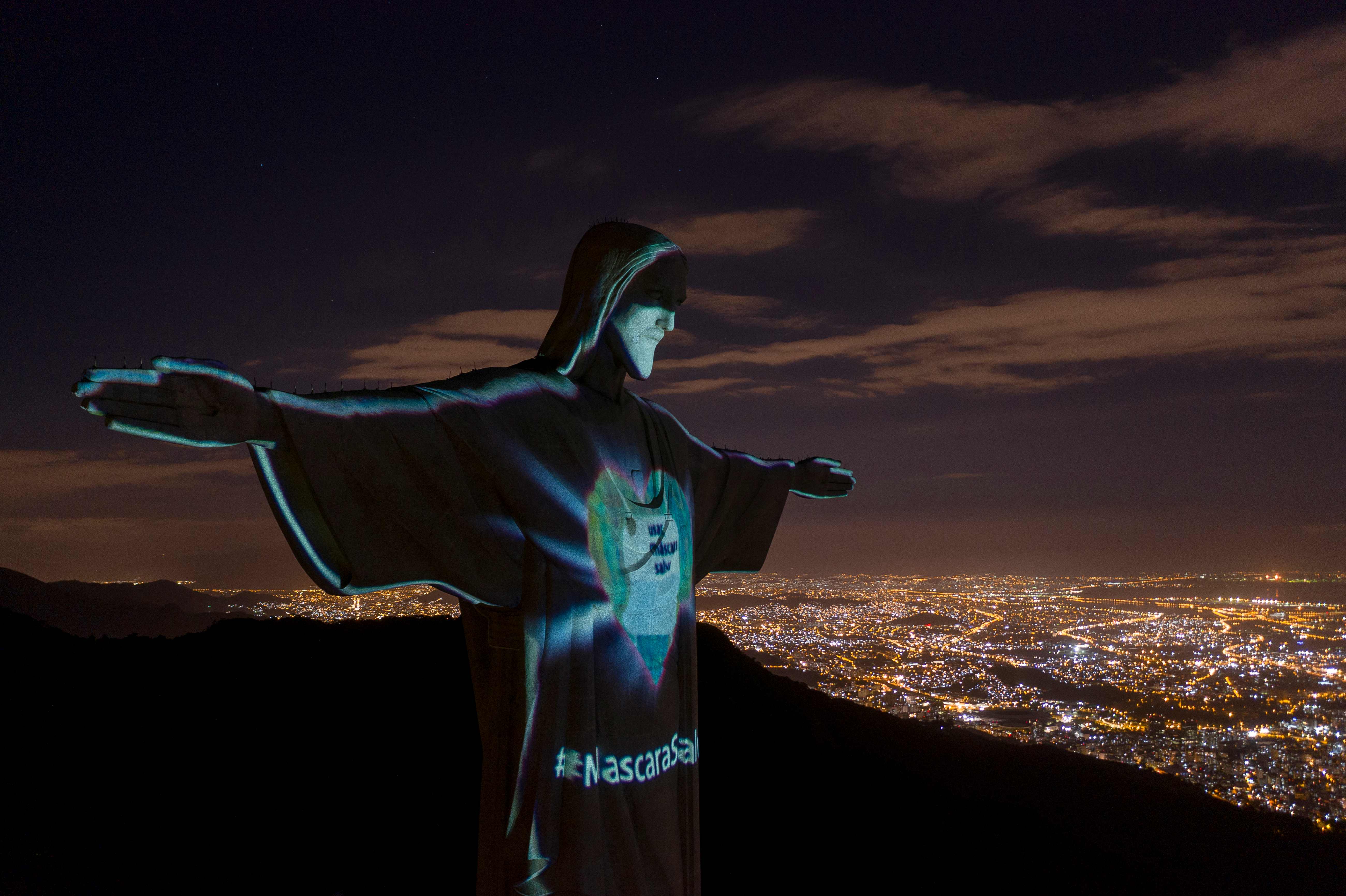 Video Mapping Masker di Patung Kristus Sang Penebus