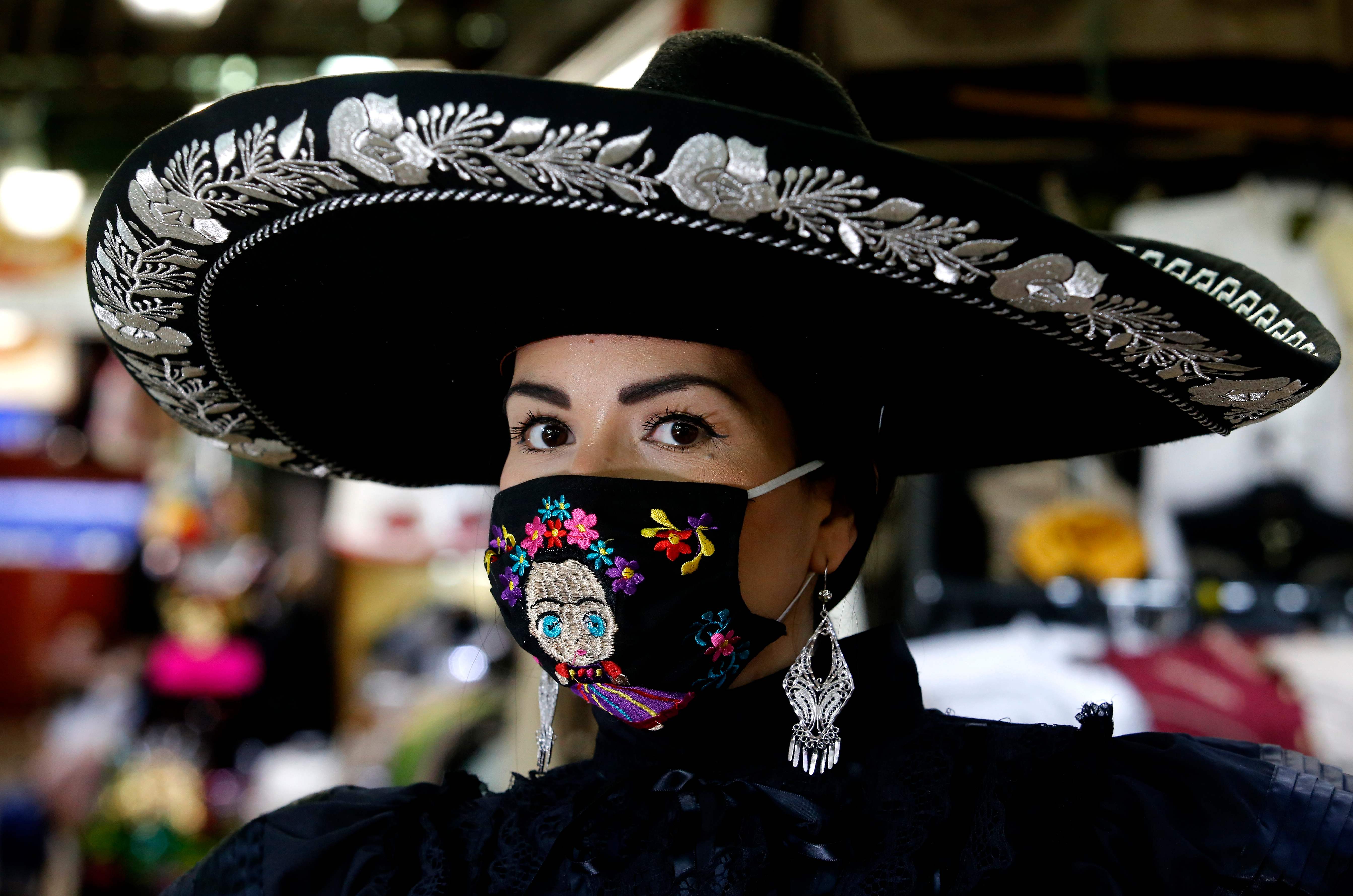 Masker Motif Tradisional Meksiko