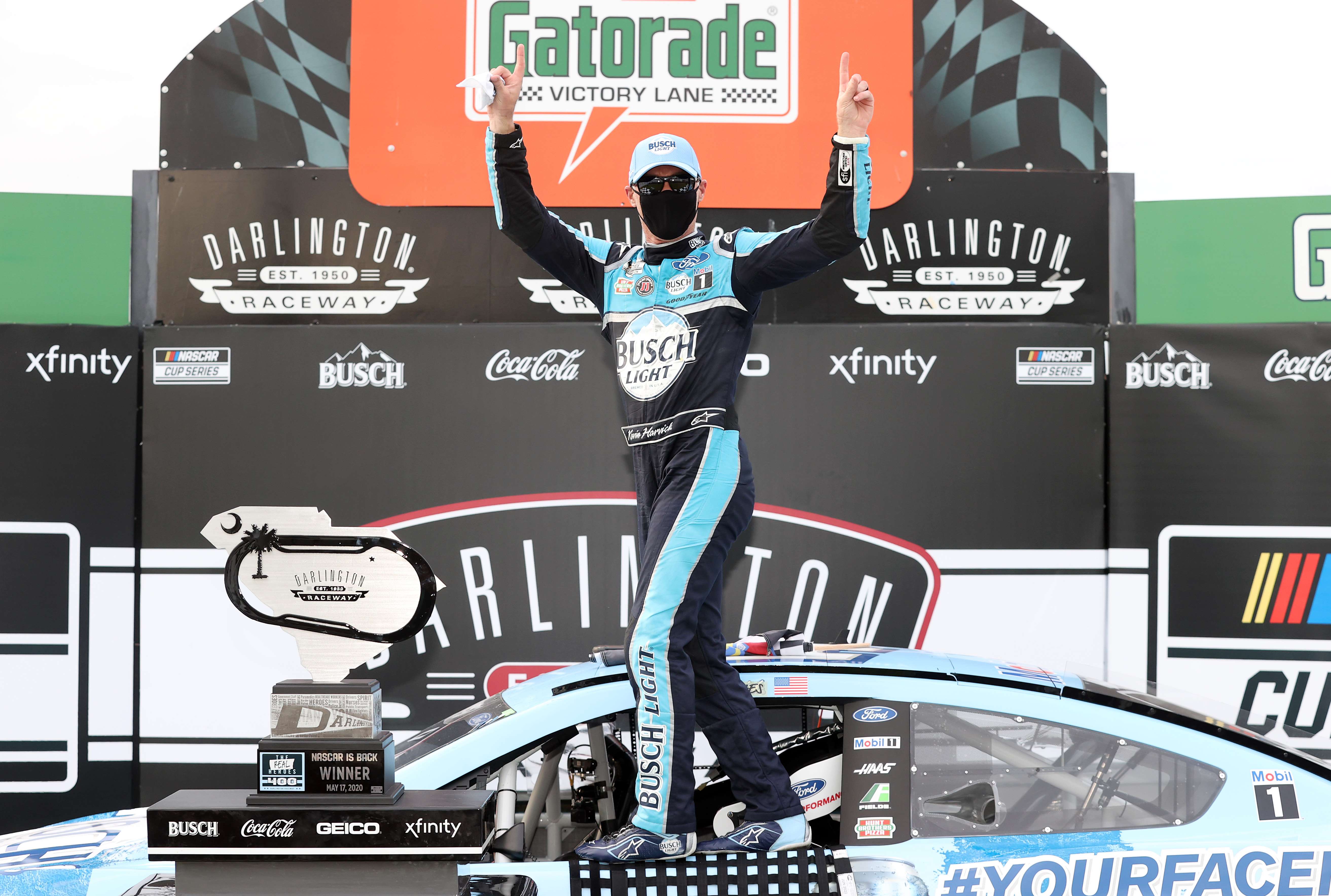 NASCAR Berpacu Kembali Setelah Jeda Pandemi