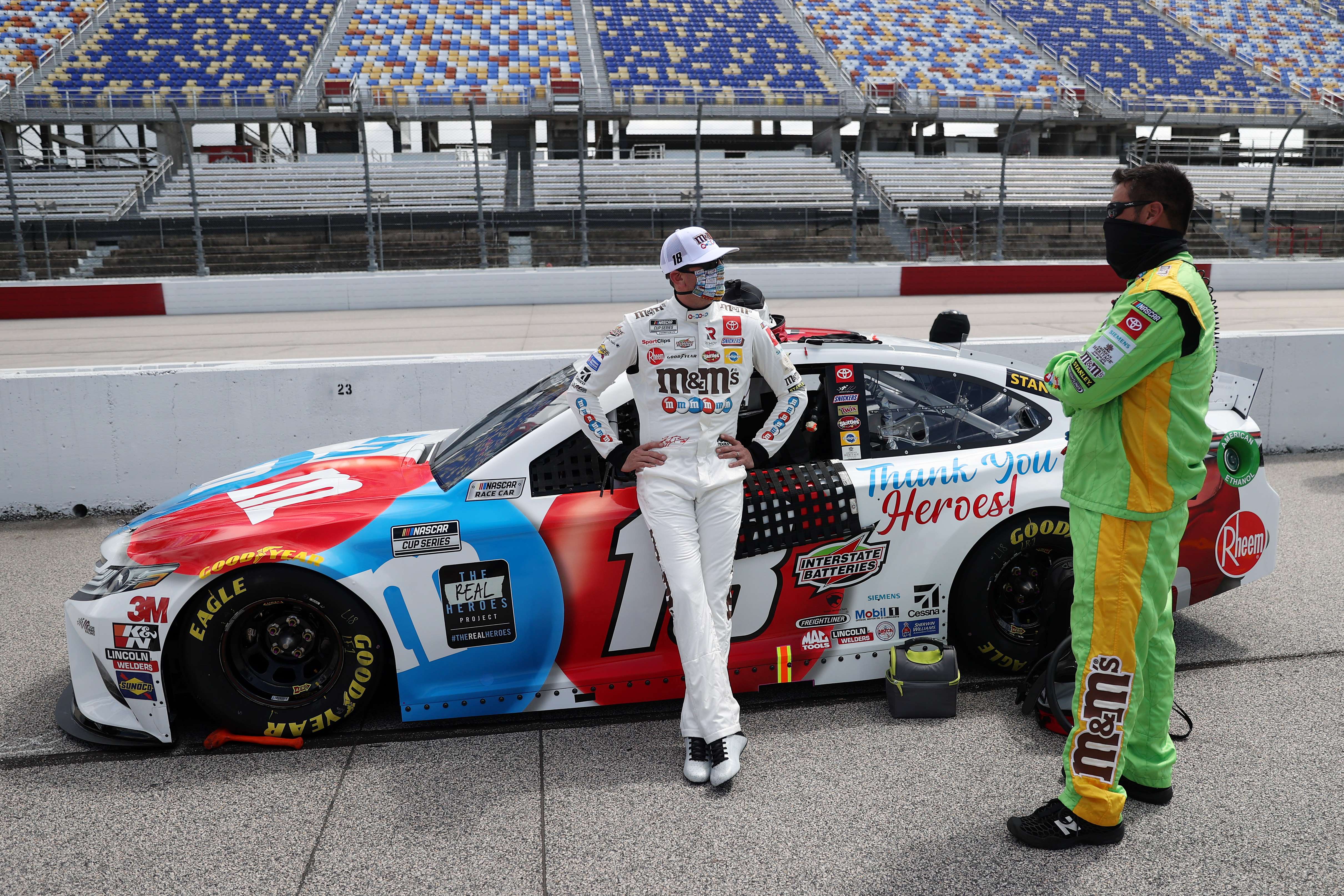 NASCAR Berpacu Kembali Setelah Jeda Pandemi