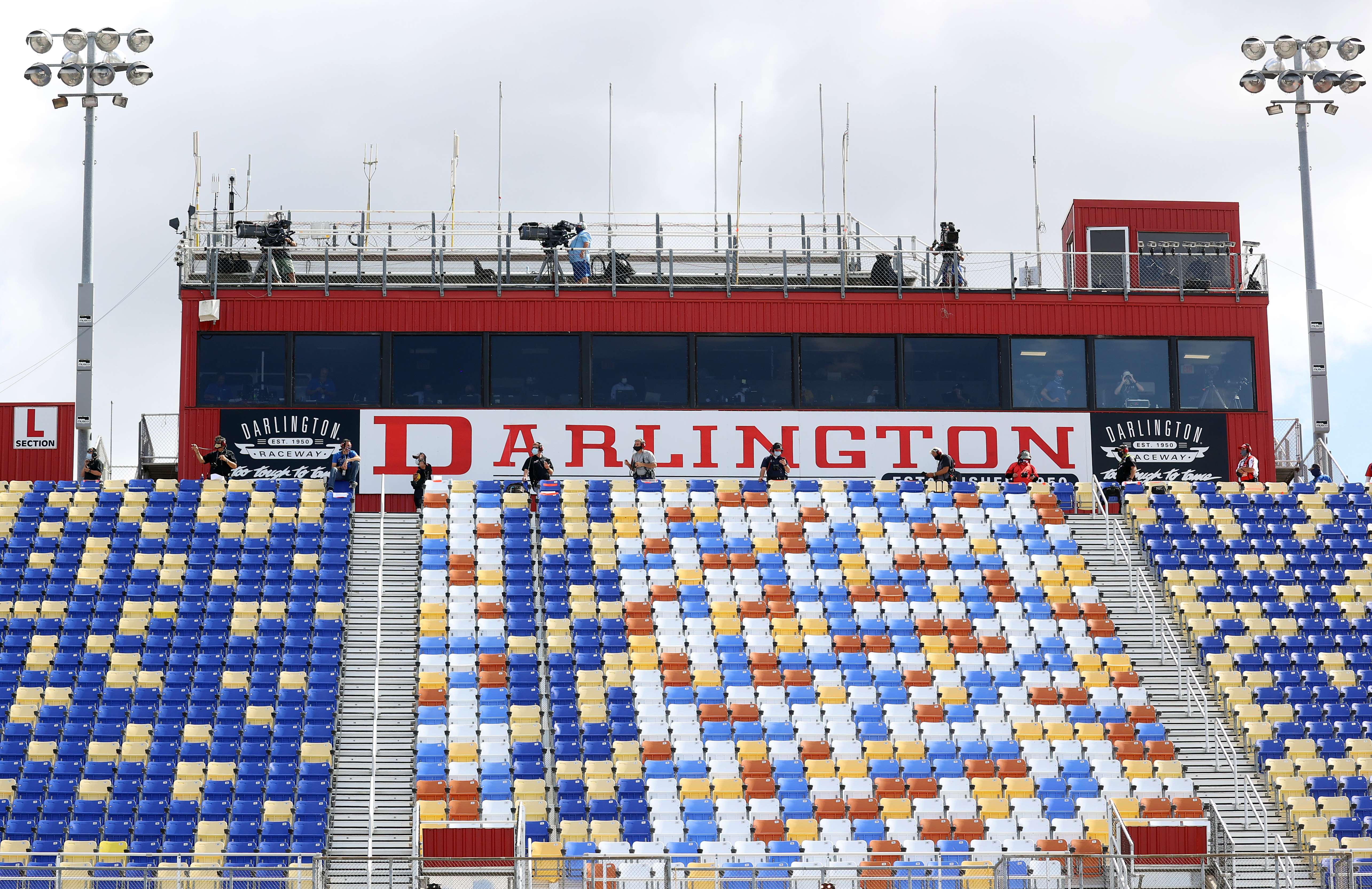 NASCAR Berpacu Kembali Setelah Jeda Pandemi