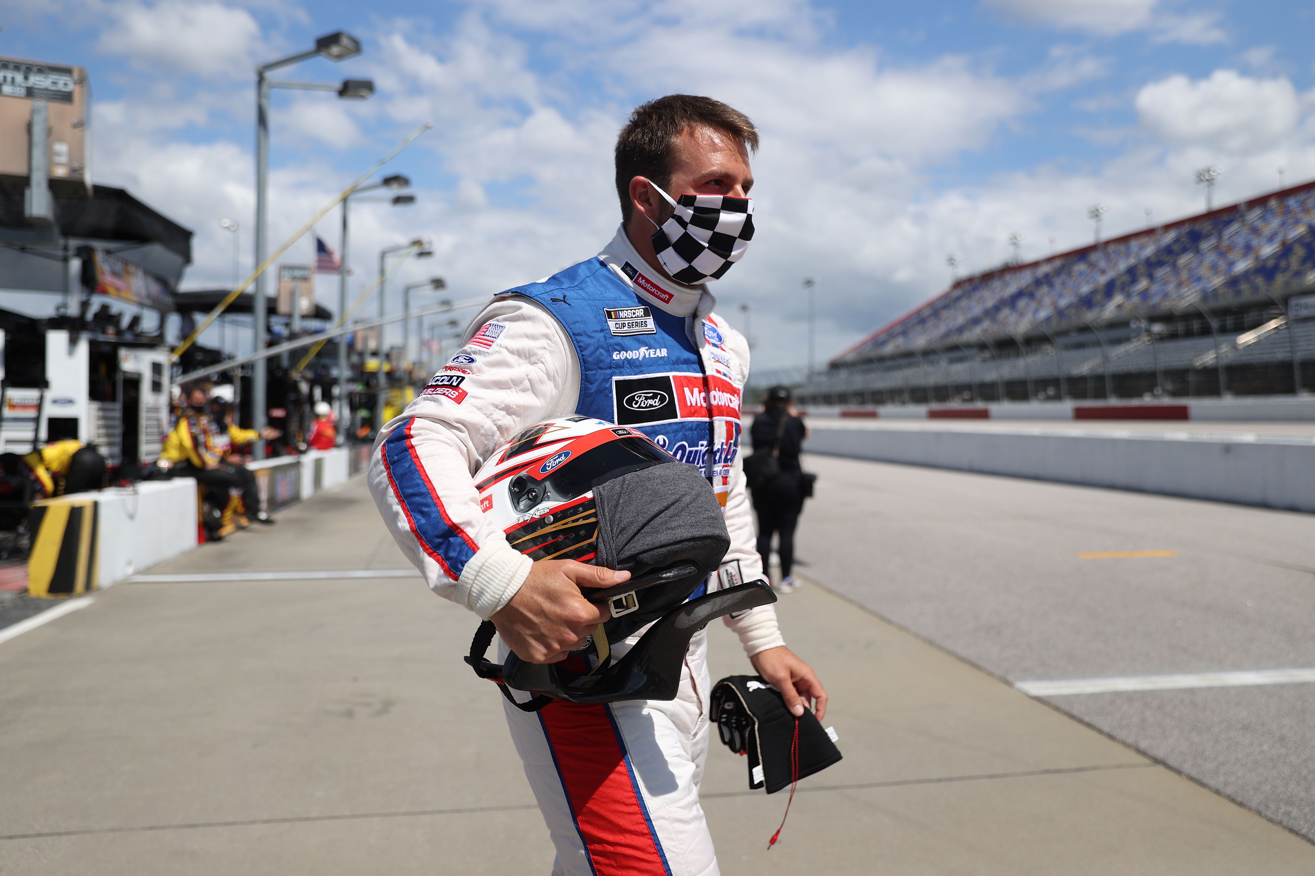 NASCAR Berpacu Kembali Setelah Jeda Pandemi