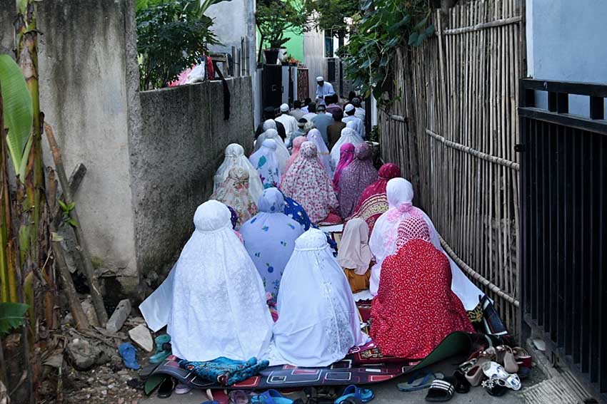Sholat Ied di Depan Rumah