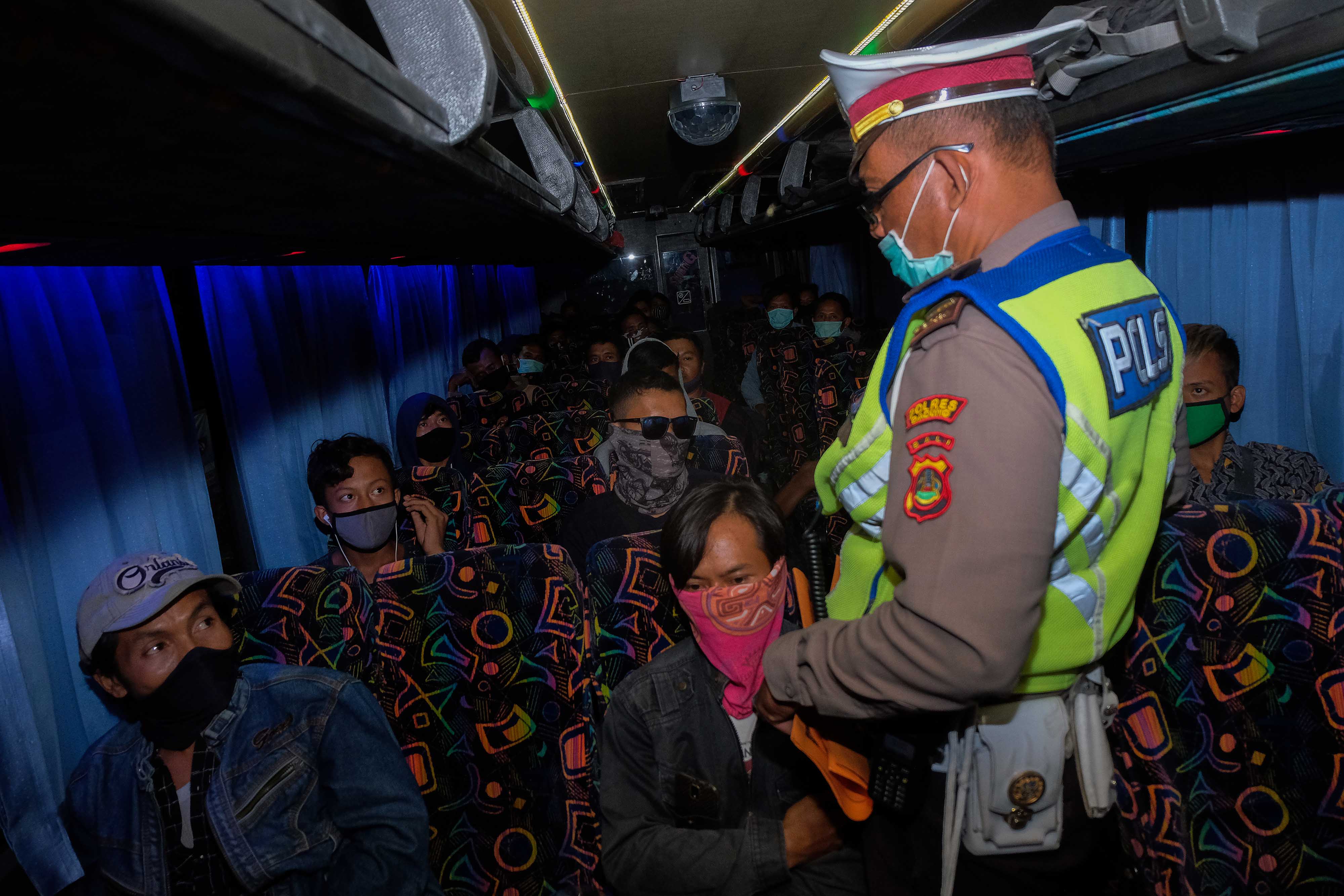 Razia Bus Penumpang dari Bali