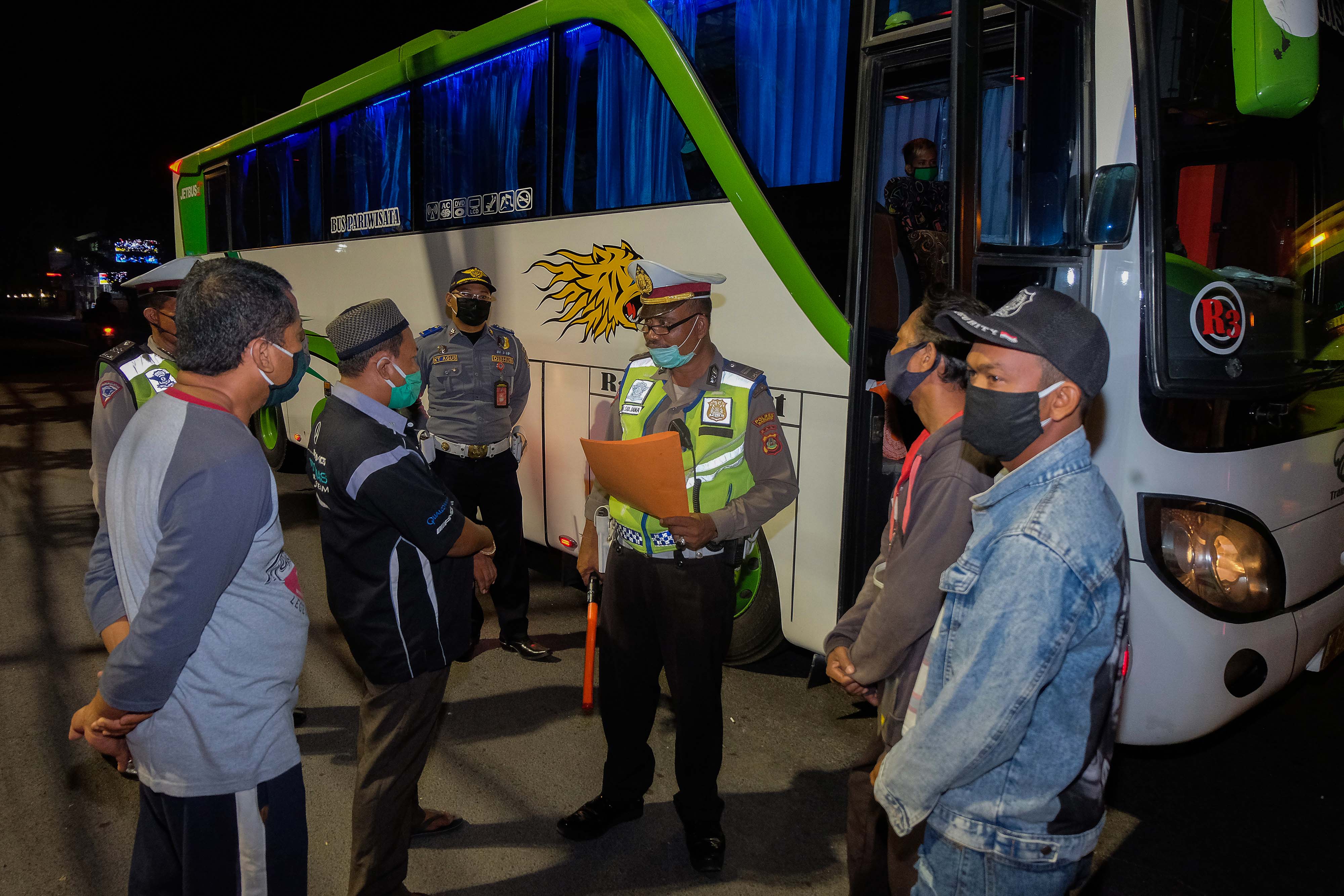 Razia Bus Penumpang dari Bali