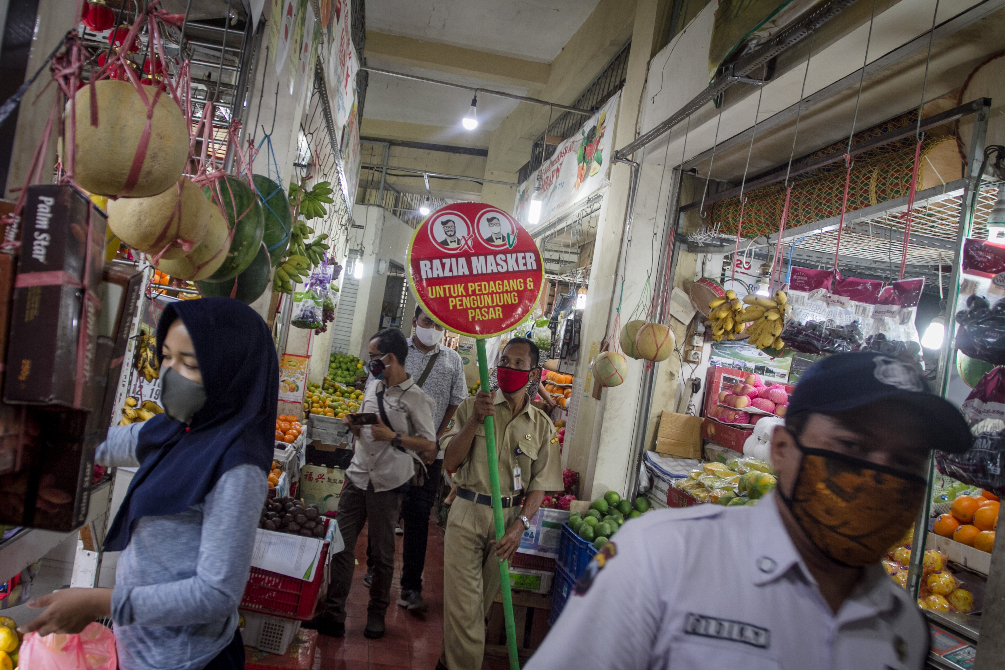 Razia Pakai Masker di Pasar