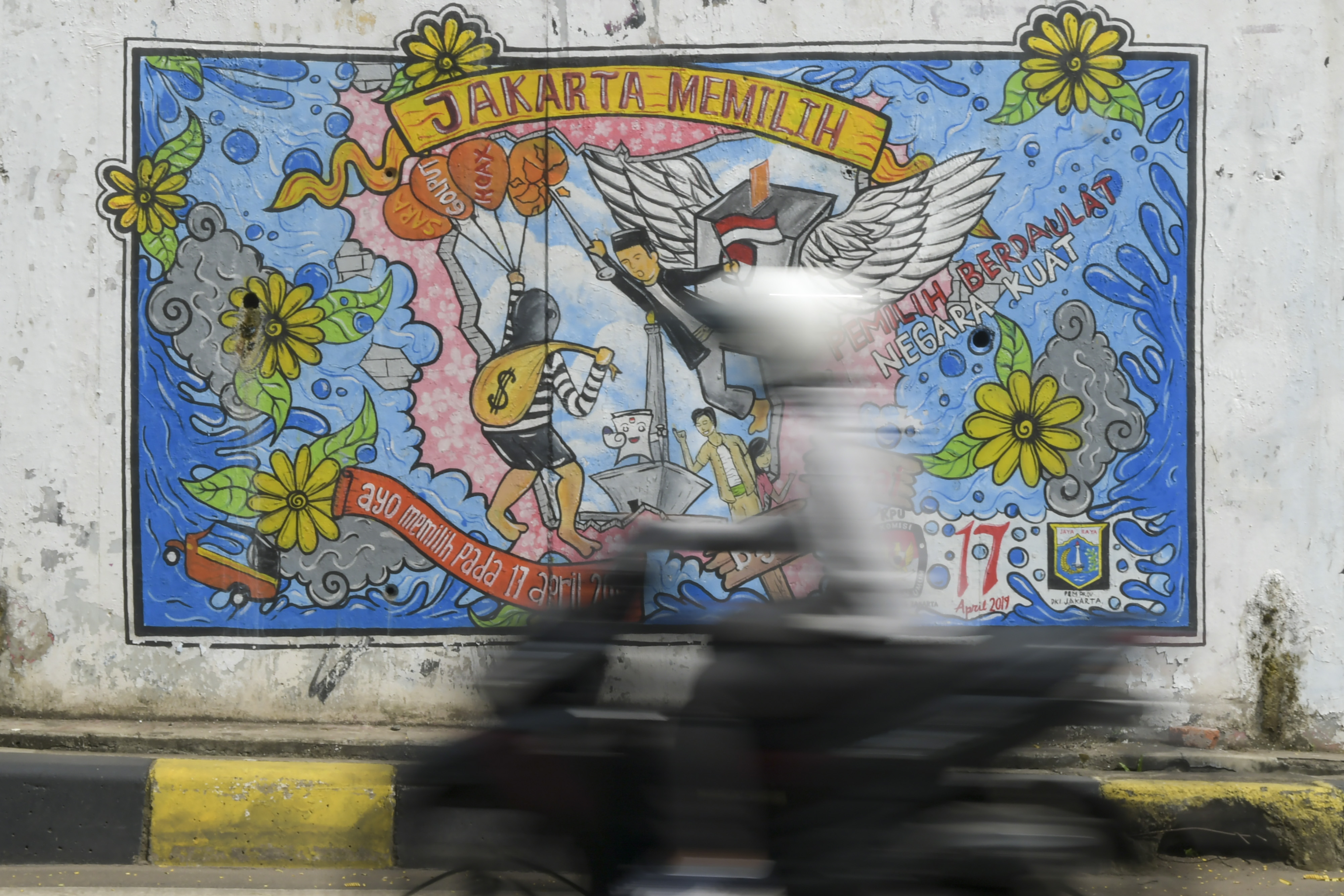 Jokowi Tunda Pilkada Serentak 2020