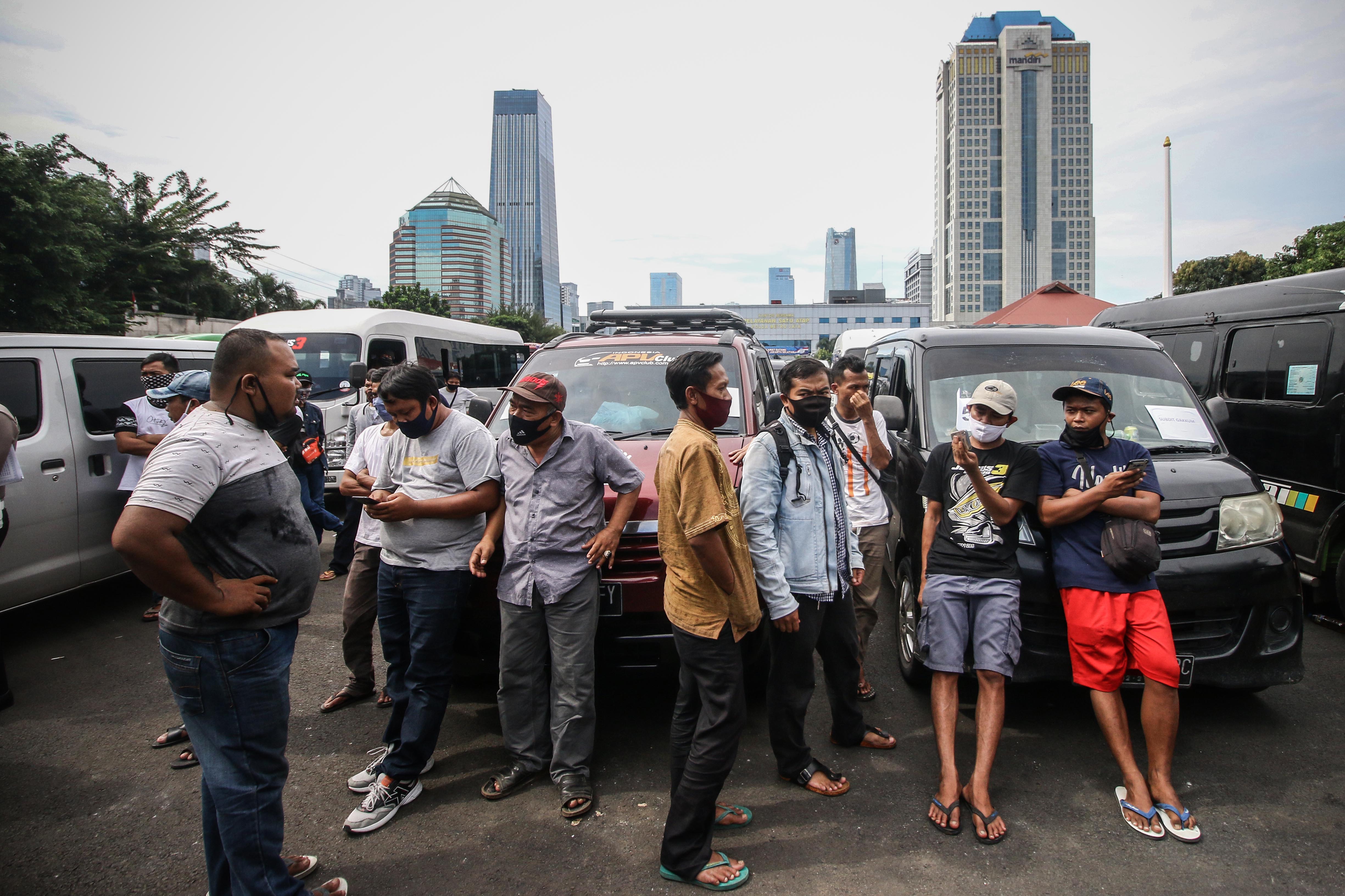 Ratusan Kendaraan Travel Diamankan