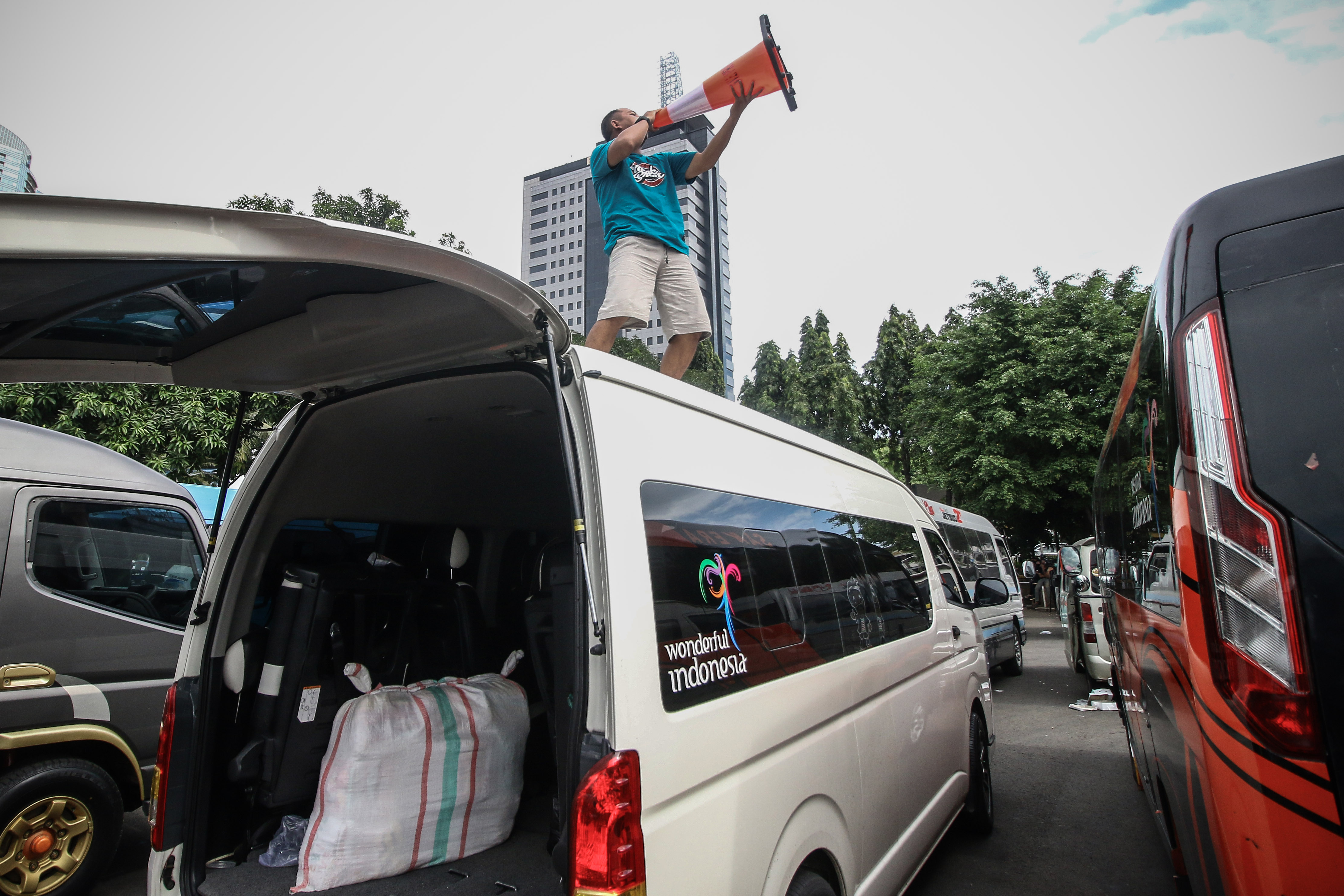 Ratusan Kendaraan Travel Diamankan