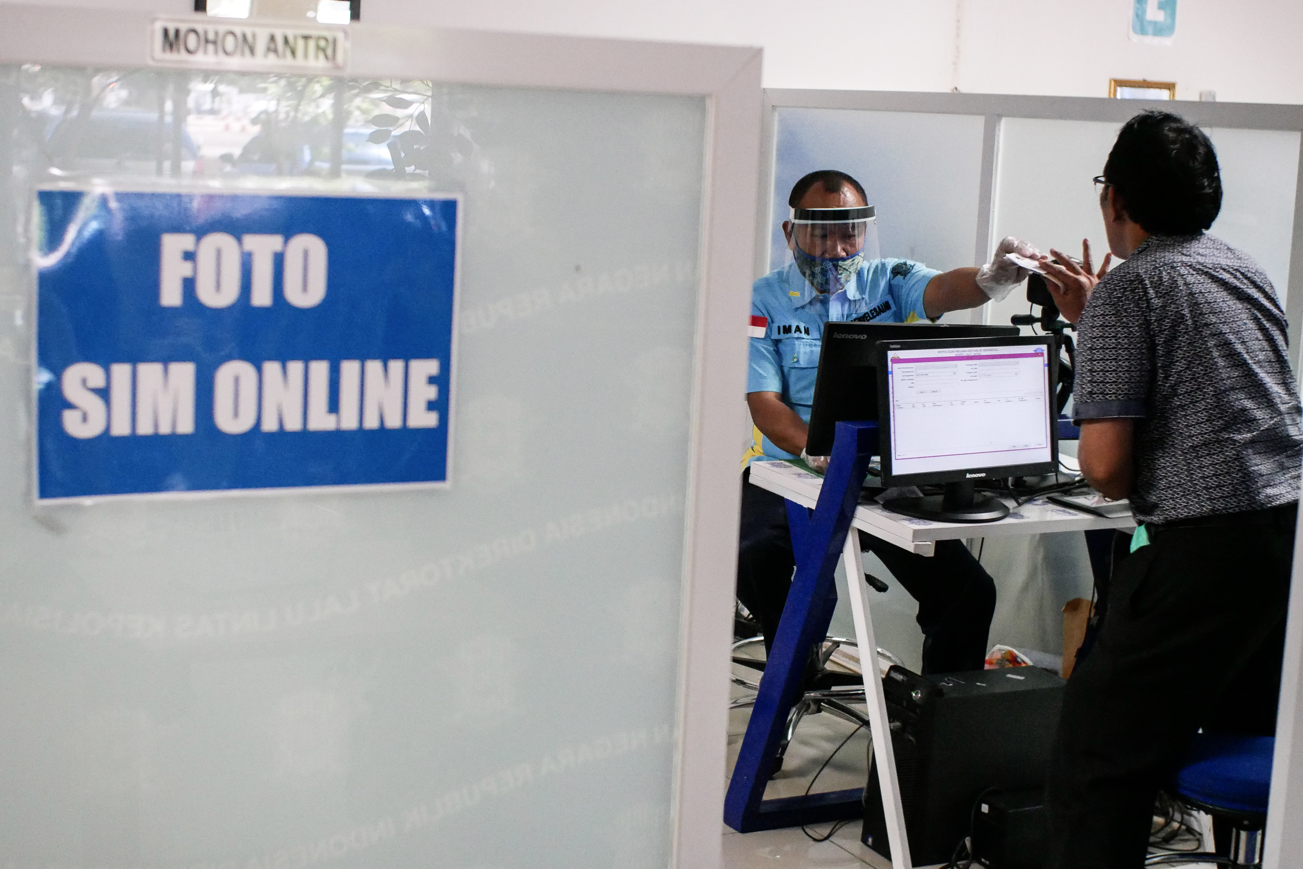 Layanan SIM Turun 75 Persen