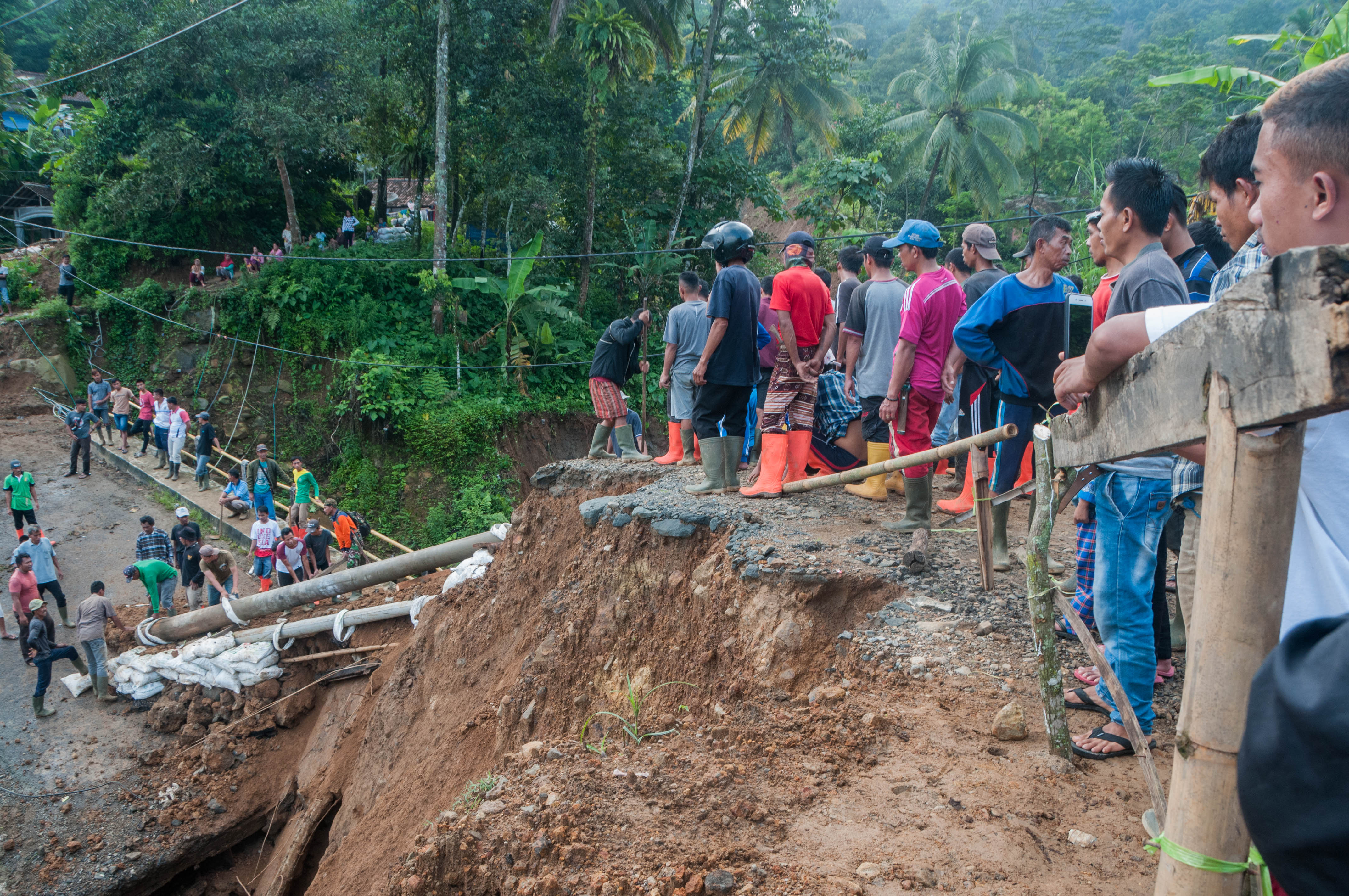 Jembatan Putus di Lebak
