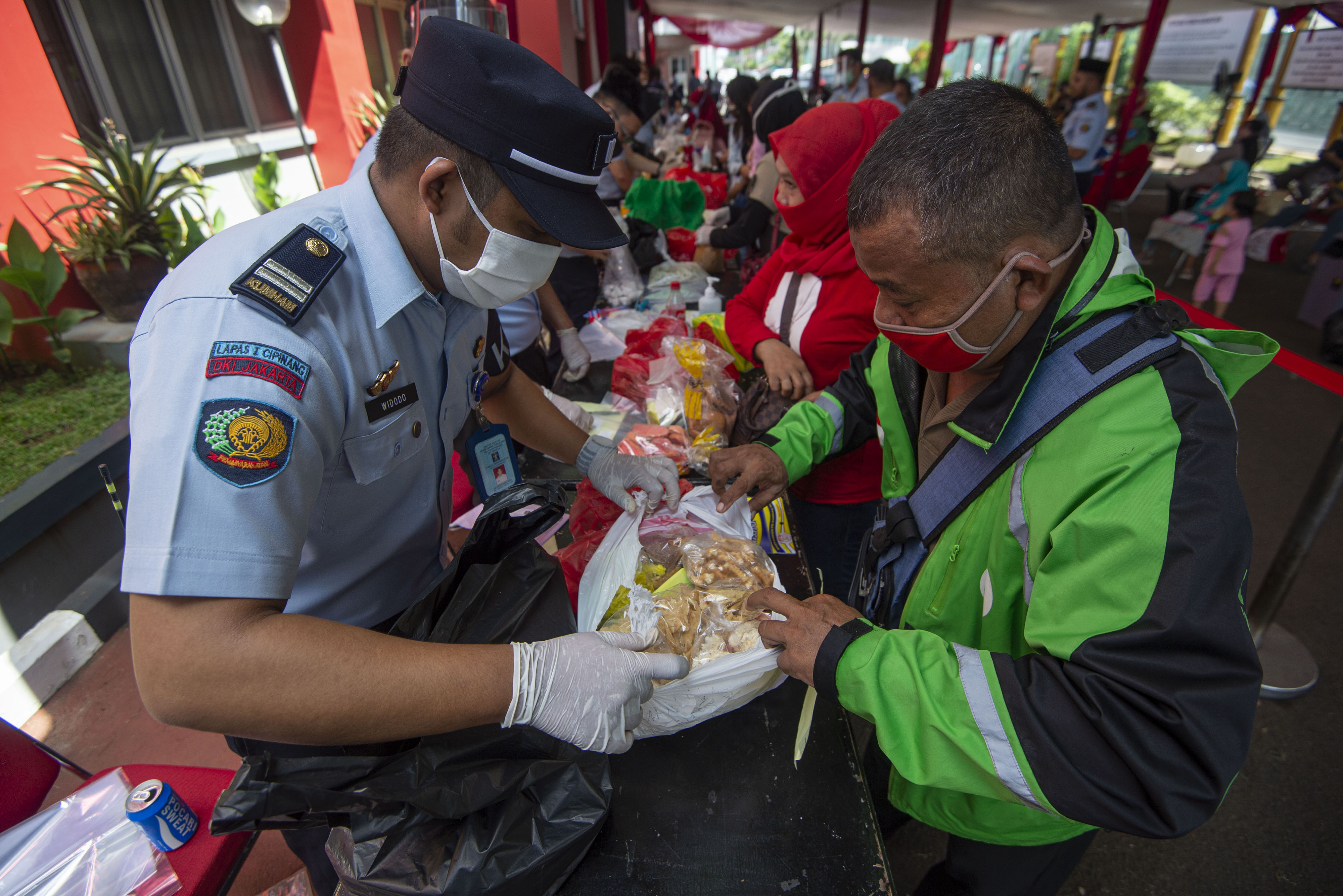 Kunjungan Lebaran di Lapas Cipinang