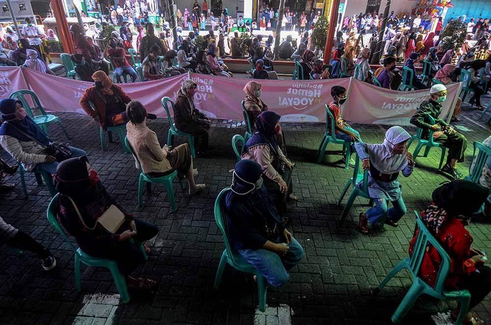 Antrean di Pusat Perbelanjaan