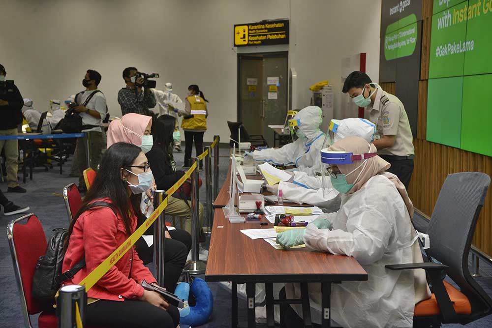 Pekerja Migran Jalani Pemeriksaan Kesehatan di Bandara