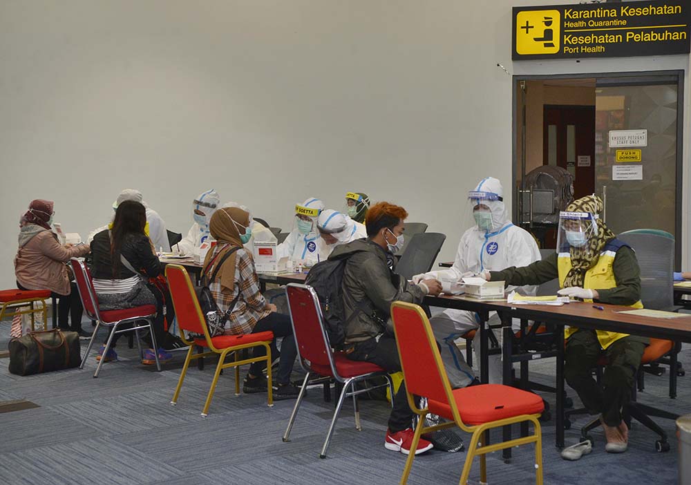 Pekerja Migran Jalani Pemeriksaan Kesehatan di Bandara