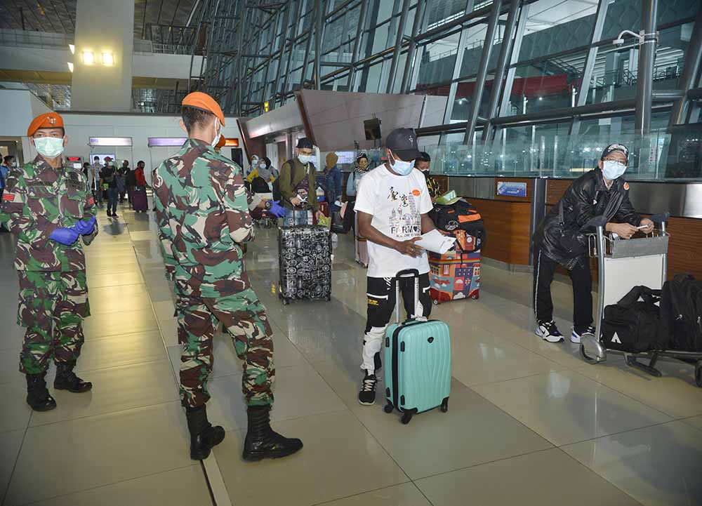 Pekerja Migran Jalani Pemeriksaan Kesehatan di Bandara