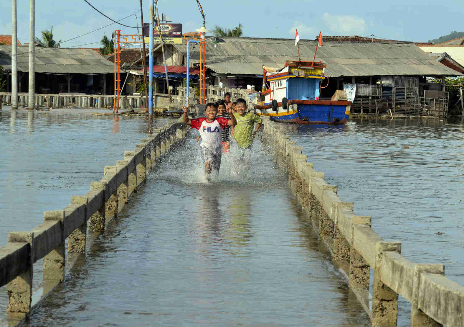 Banjir Rob di Pesisir Bandar Lampung 