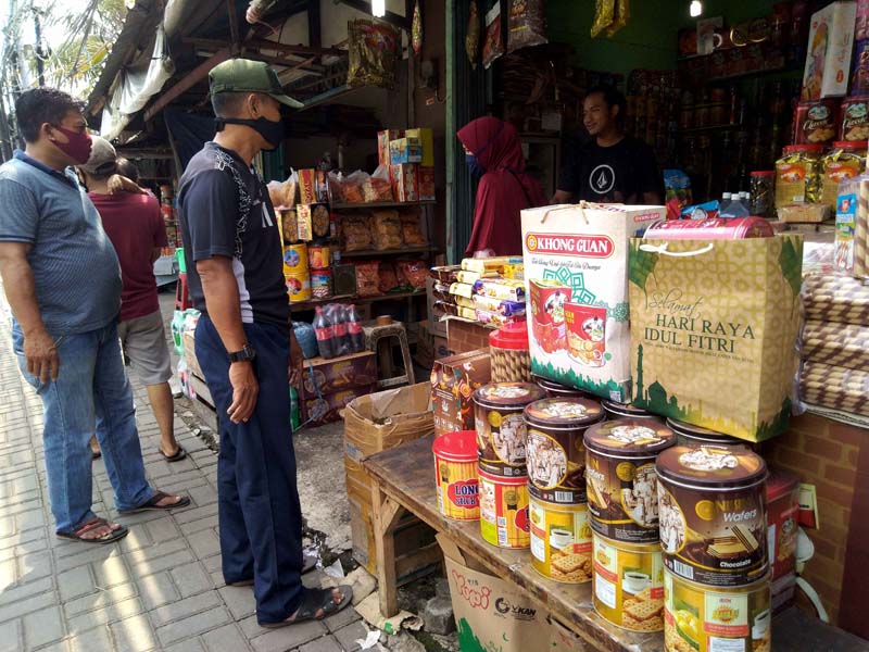 Penjual Biskuit Dan Kue Kering Musiman