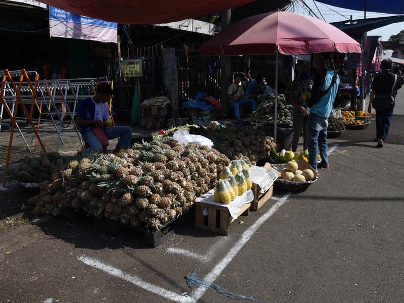 Penerapan Jaga Jarak Di Pasar Anyar