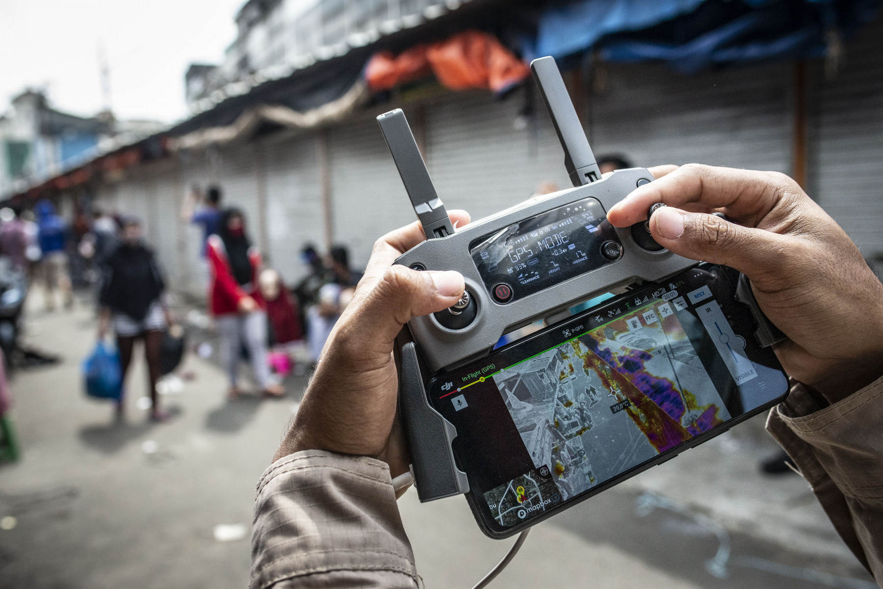 Memantau Suhu Tubuh Menggunakan Drone 