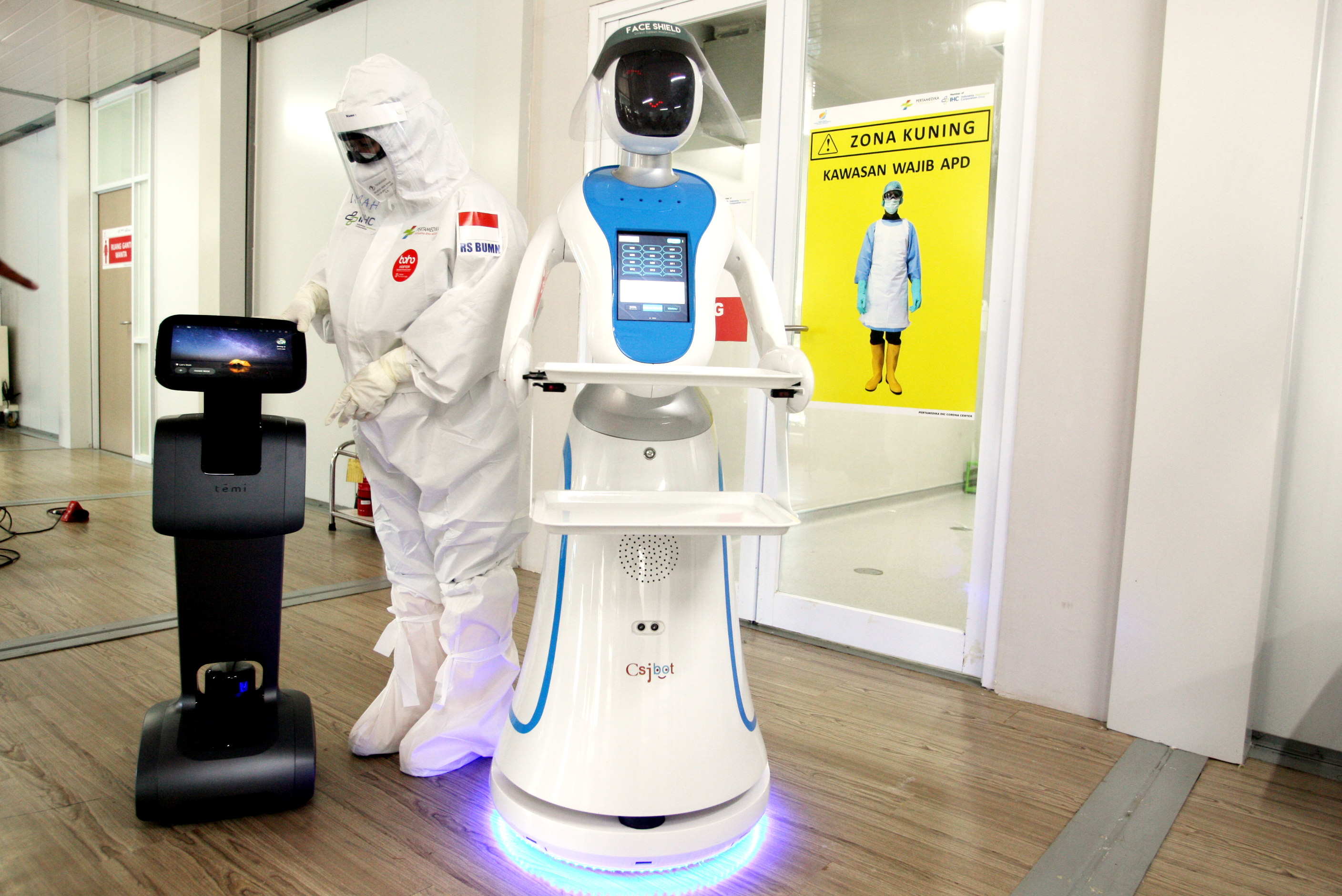 Robot Bantu Rawat Pasien Covid-19