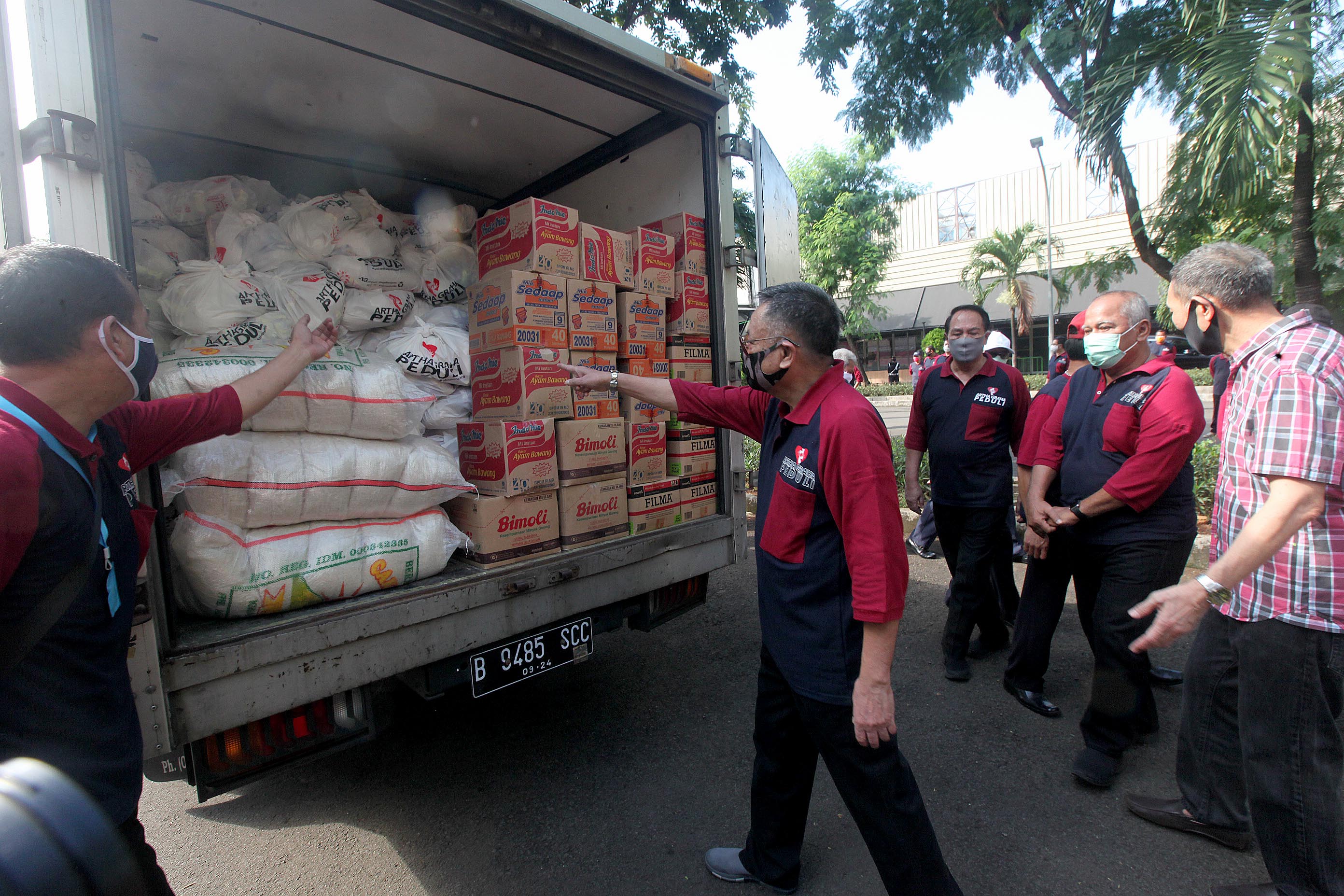 Penyaluran Ribuan Sembako Gratis
