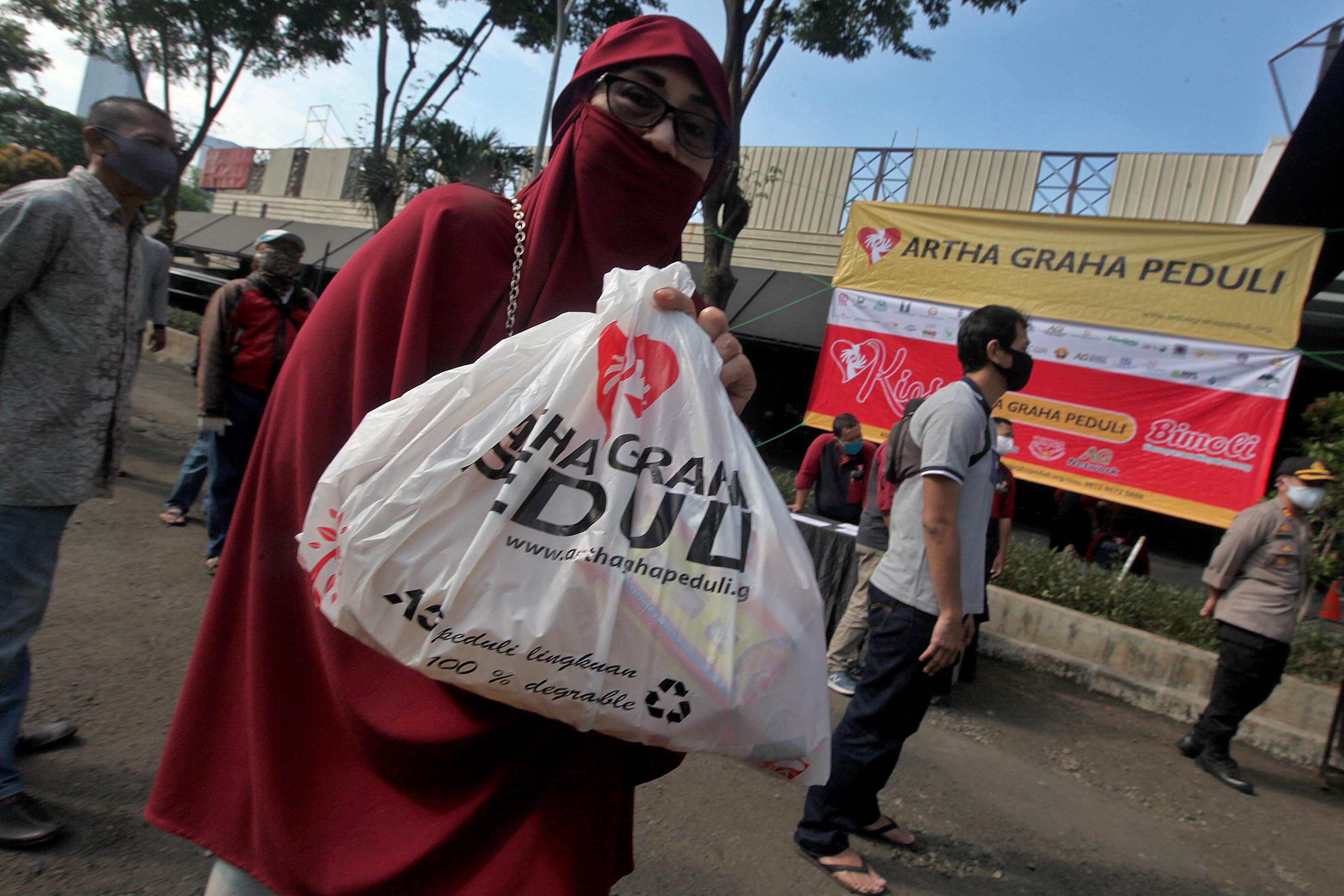 Penyaluran Ribuan Sembako Gratis