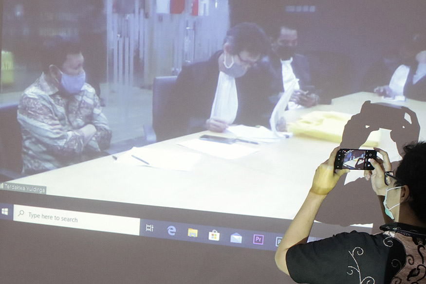 Sidang Tuntutan Dolly Parlagutan dan I Kadek Kertha Laksana