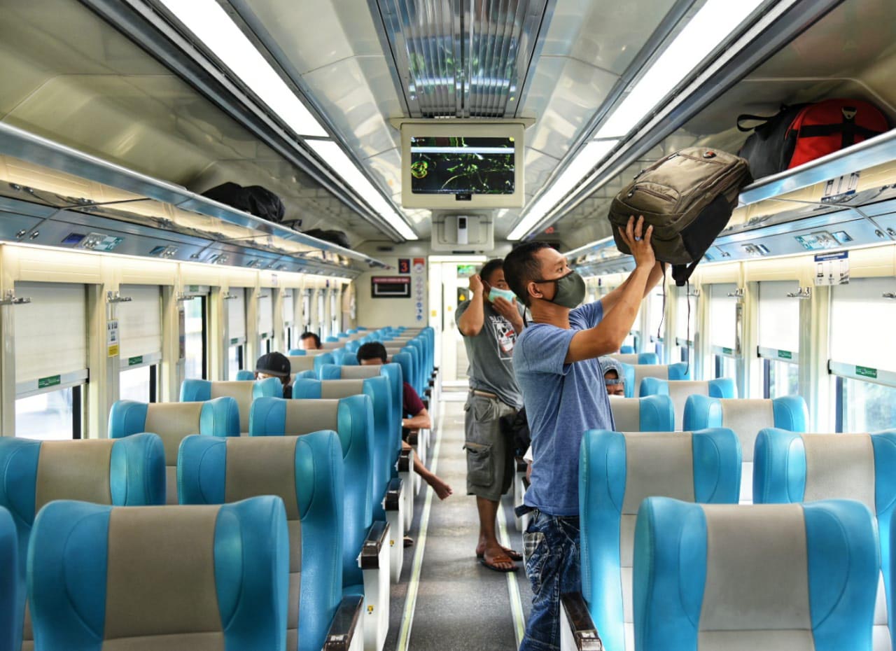 Keberangkatan Kereta Api Luar Biasa