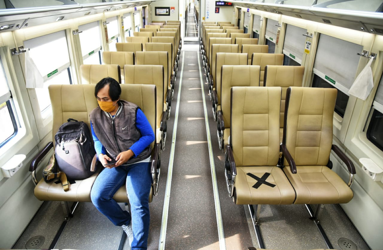 Keberangkatan Kereta Api Luar Biasa