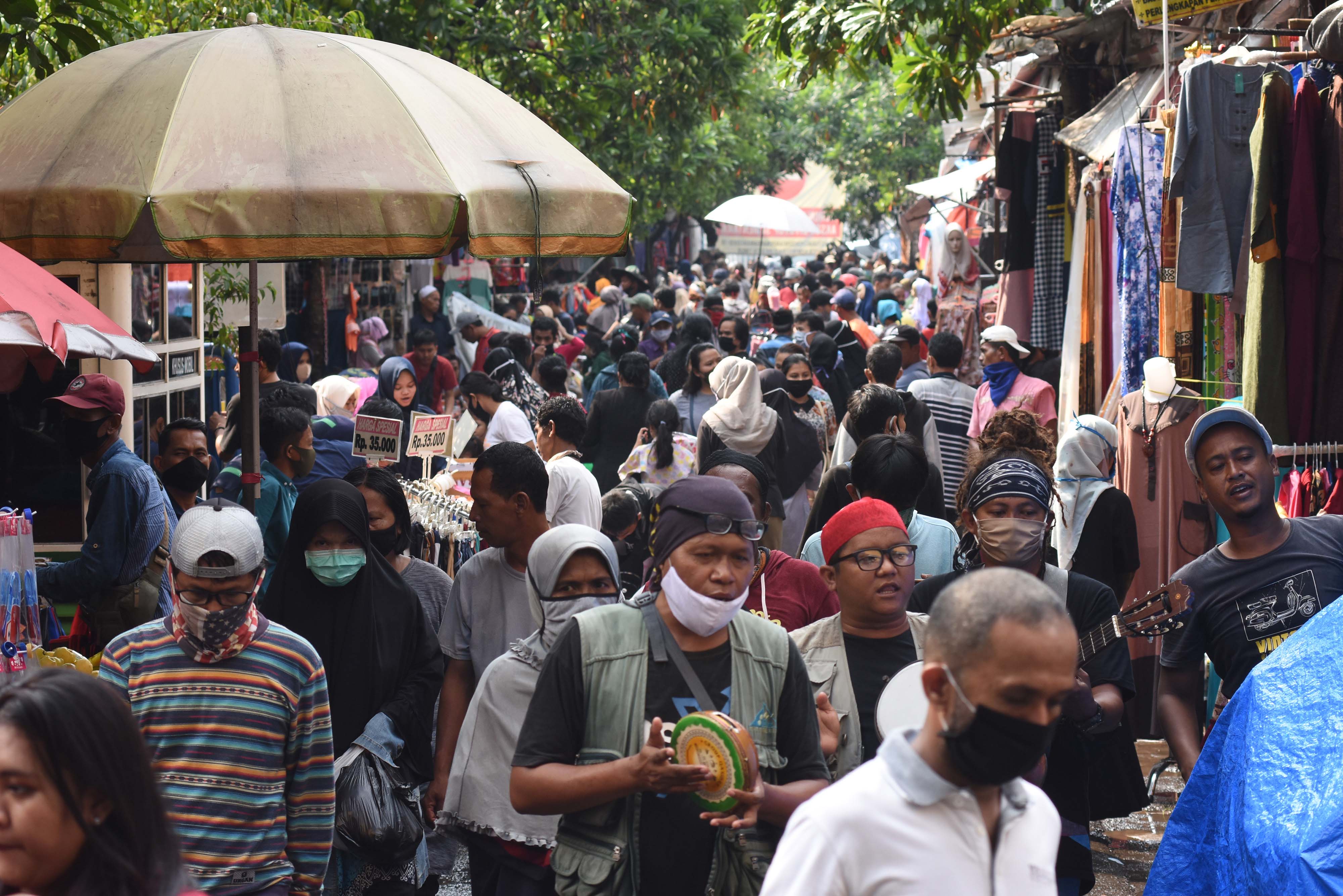 Berbelanja Di Pasar Jatinegara Pasca PSBB Tahap Tiga
