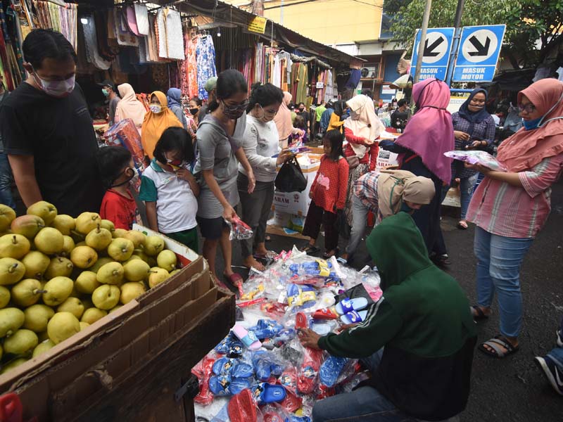 Berbelanja Di Pasar Jatinegara Pasca PSBB Tahap Tiga