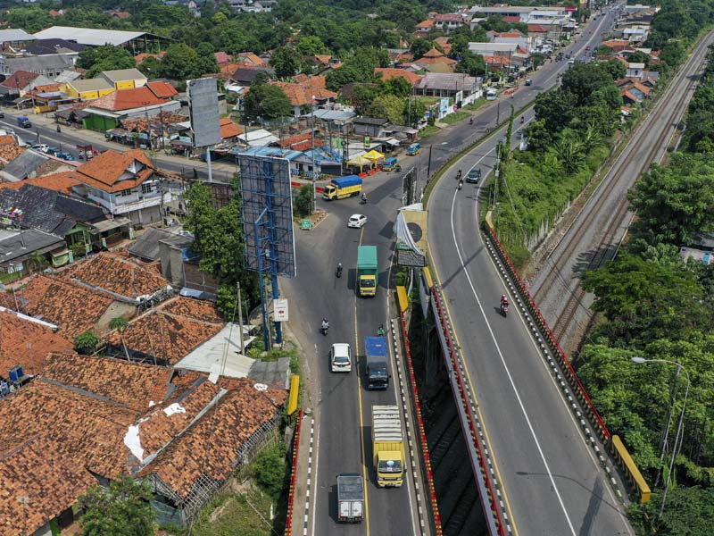 Lalu Lintas Di Kawasan Simpang Jomin Lancar