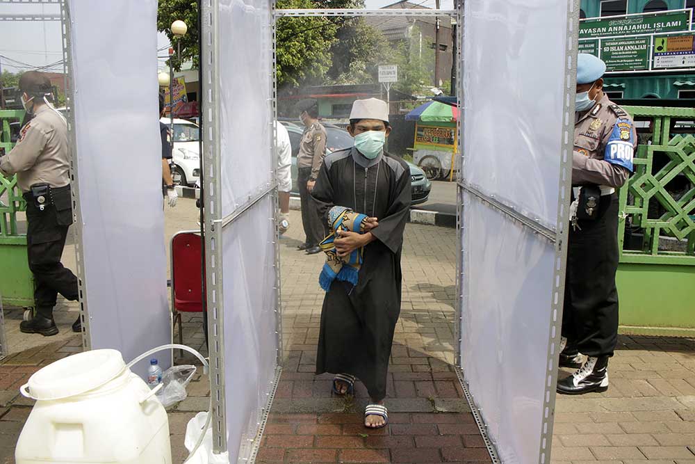 Gelar Salat Jumat  Dengan Protap Kesehatan