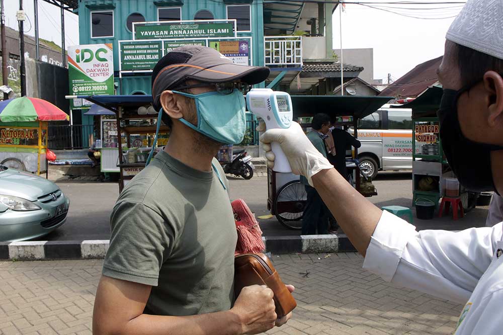 Gelar Salat Jumat  Dengan Protap Kesehatan