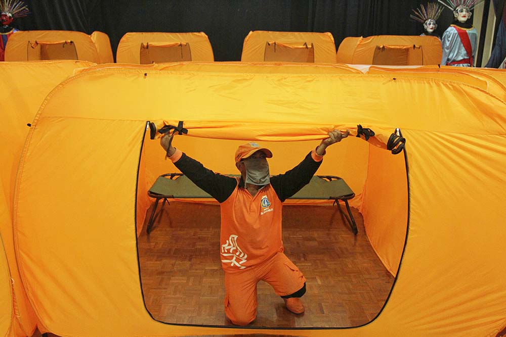 Persiapan Tempat Karantina Pasien Reaktif Covid-19