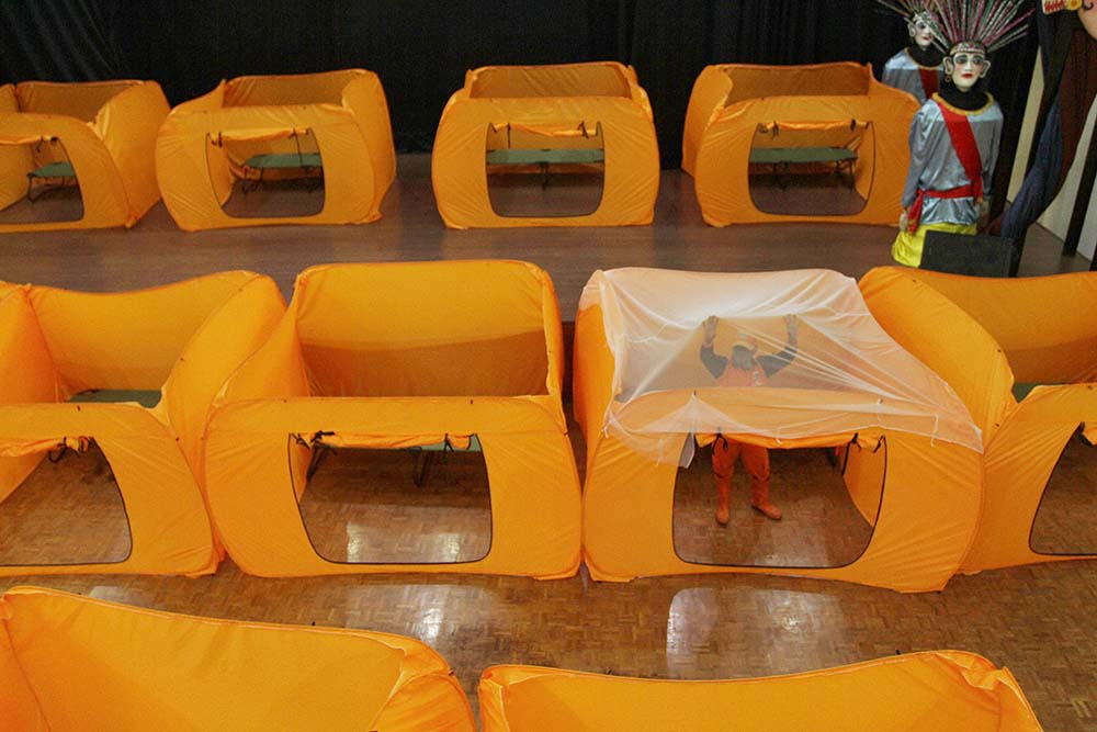 Persiapan Tempat Karantina Pasien Reaktif Covid-19