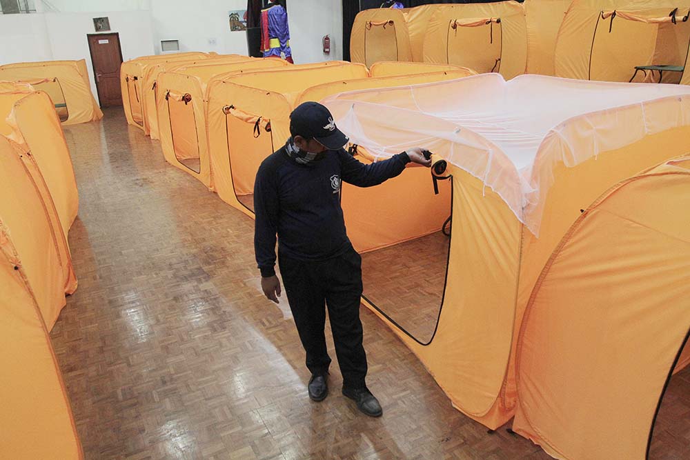 Persiapan Tempat Karantina Pasien Reaktif Covid-19