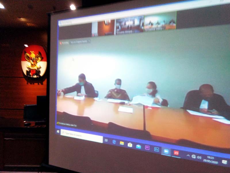 Sidang Perdana Wahyu Setiawan dan Agustina Tio