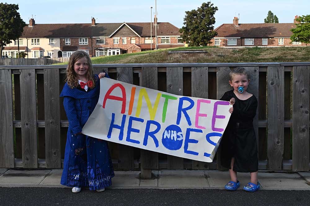 Dukungan Moral Untuk Relawan dan Tenaga Medis Covid-19 di Inggris