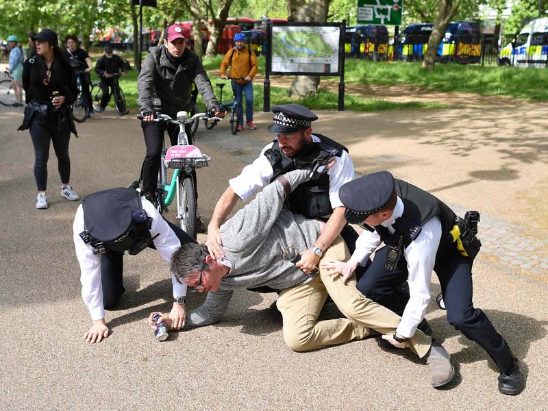 Demo Tolak Aturan Social Distancing