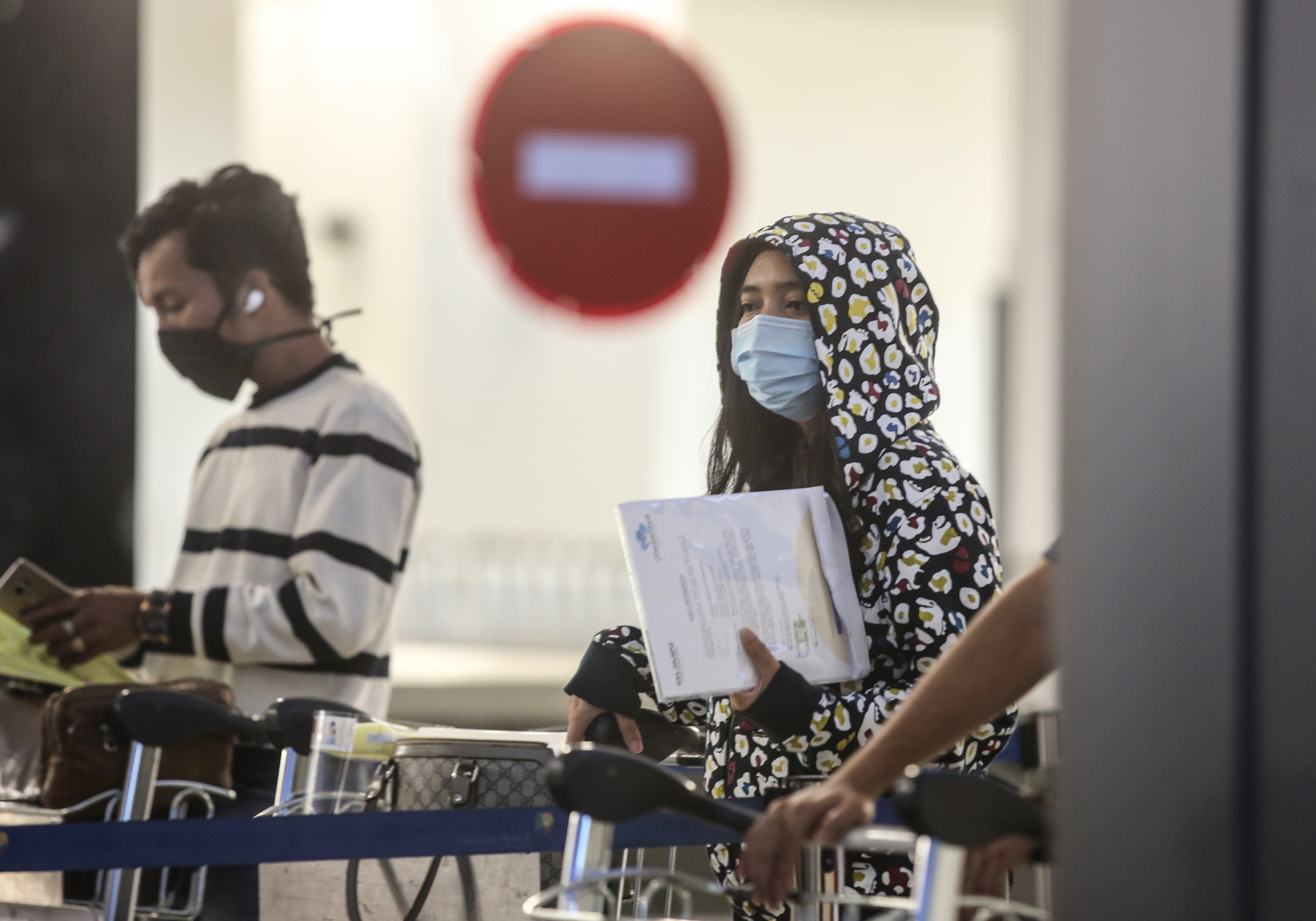 Pemeriksaan Kedatangan Penumpang Pesawat di Bandara Soetta