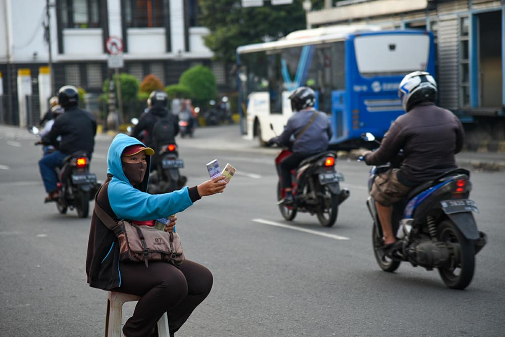 Jasa Penukaran Uang Baru Mulai Marak